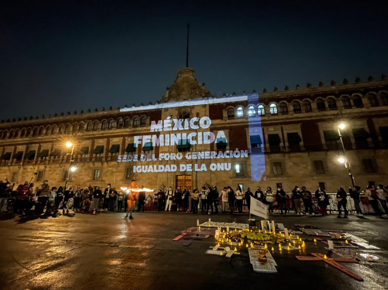 'SOS Nos están matando', la leyenda que se proyectó en Palacio Nacional contra los feminicidios