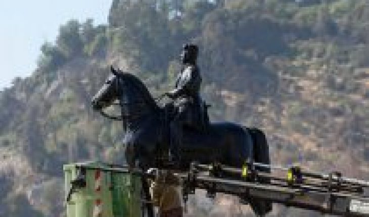 Se va el general Baquedano: Consejo de Monumentos decide sacar estatua de Plaza Italia para someterla a restauración
