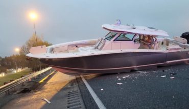Un barco quedó “encallado” en una autopista de Estados Unidos