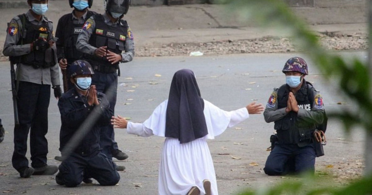 Una monja suplicó "Dispárenme a mí" para salvar a unos niños en medio de una protesta