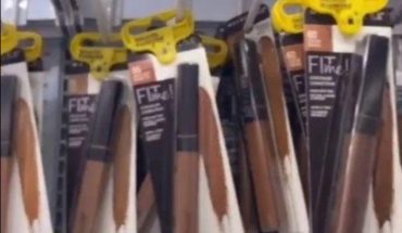 Usuarios denuncian a Walmart en EU por usar candados en maquillaje para mujeres de piel morena
