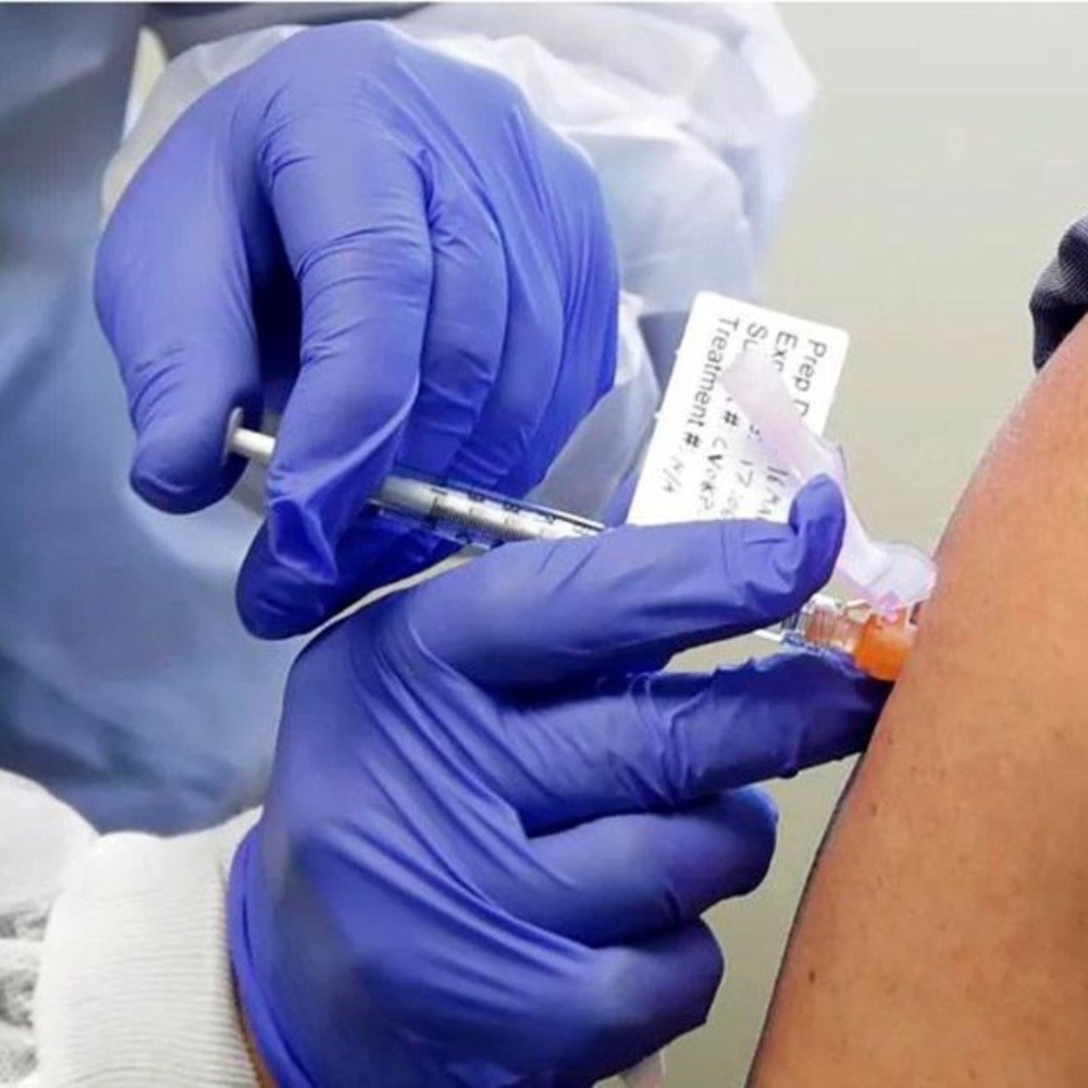 Vacuna de AstreZeneca tiene una efectividad del 79 por ciento