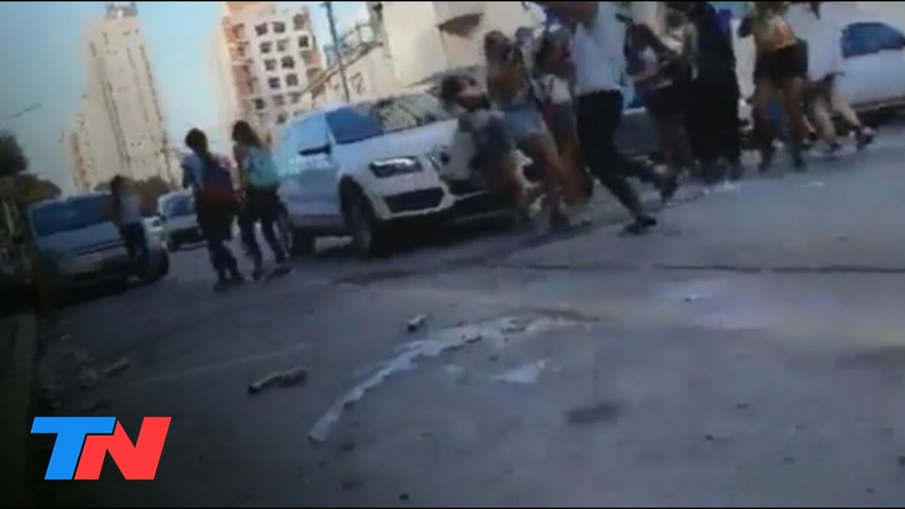 Un automovilista atropelló a un grupo de adolescentes que festejaban el último primer día de colegio