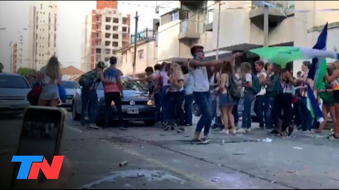 "No había alcohol, fueron 20 minutos": atropelló a un grupo de estudiantes que festejaban el UPD