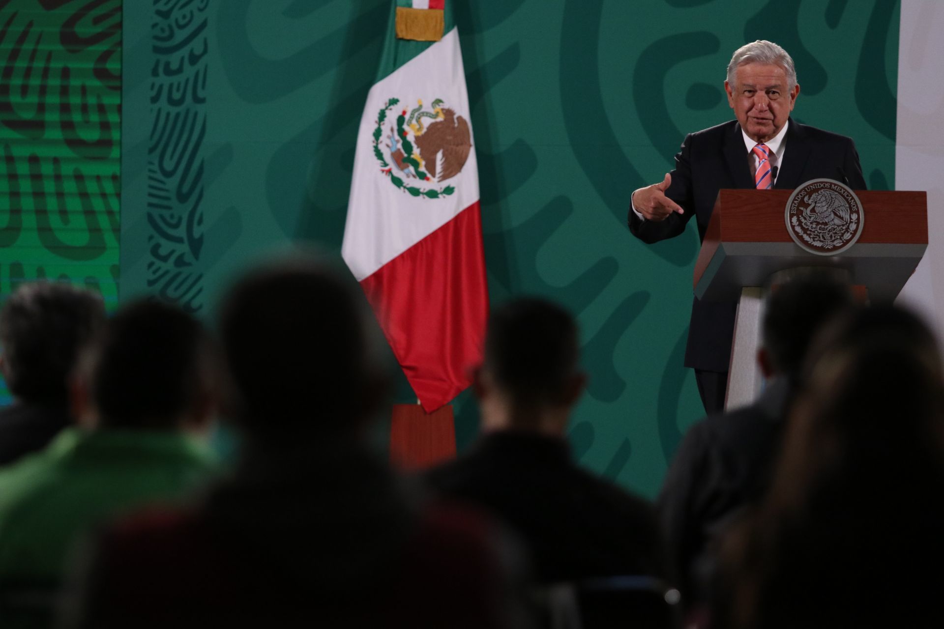 AMLO accuses that Article 19 belongs to the conservative movement