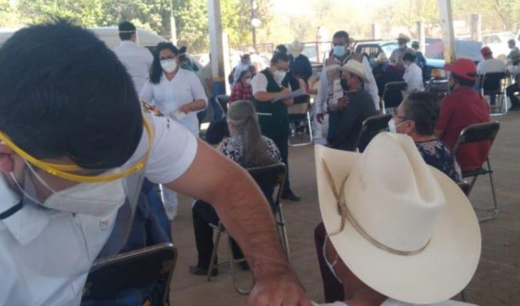 translated from Spanish: Before May guasave seniors will receive Covid-19 vaccine