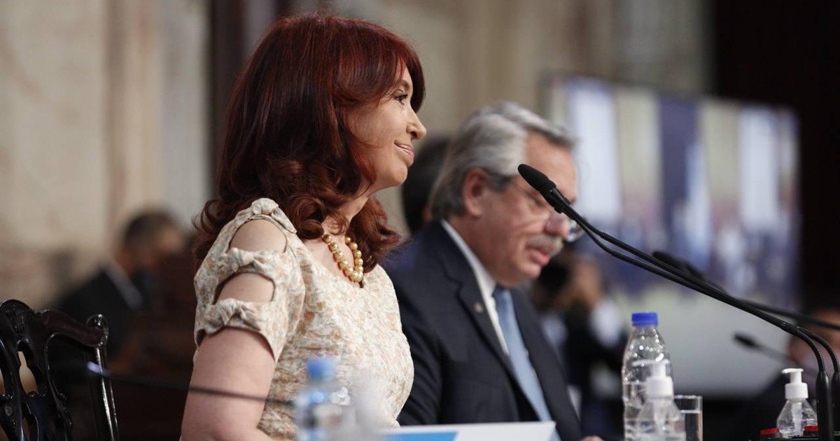 Cristina Fernandez announced that she will give up her vice president salary