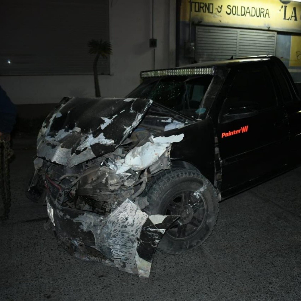 Driver hits the wall of an address in Los Mochis