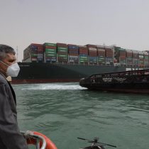First attempt to refloat megabuque run aground in Suez Canal fails