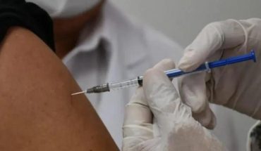 translated from Spanish: INAI asks authorities not to photograph vaccination IDs