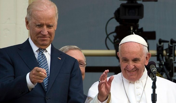 translated from Spanish: Joe Biden congratulated Pope Francis on his historic trip to Iraq