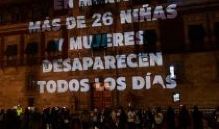 translated from Spanish: Protest for sexist violence at Mexico National Palace