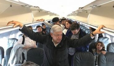 translated from Spanish: They prohibit the sale of alcohol in flight where AMLO traveled “to avoid alterations” and insults