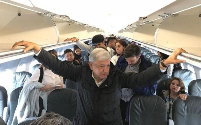They prohibit the sale of alcohol in flight where AMLO traveled "to avoid alterations" and insults