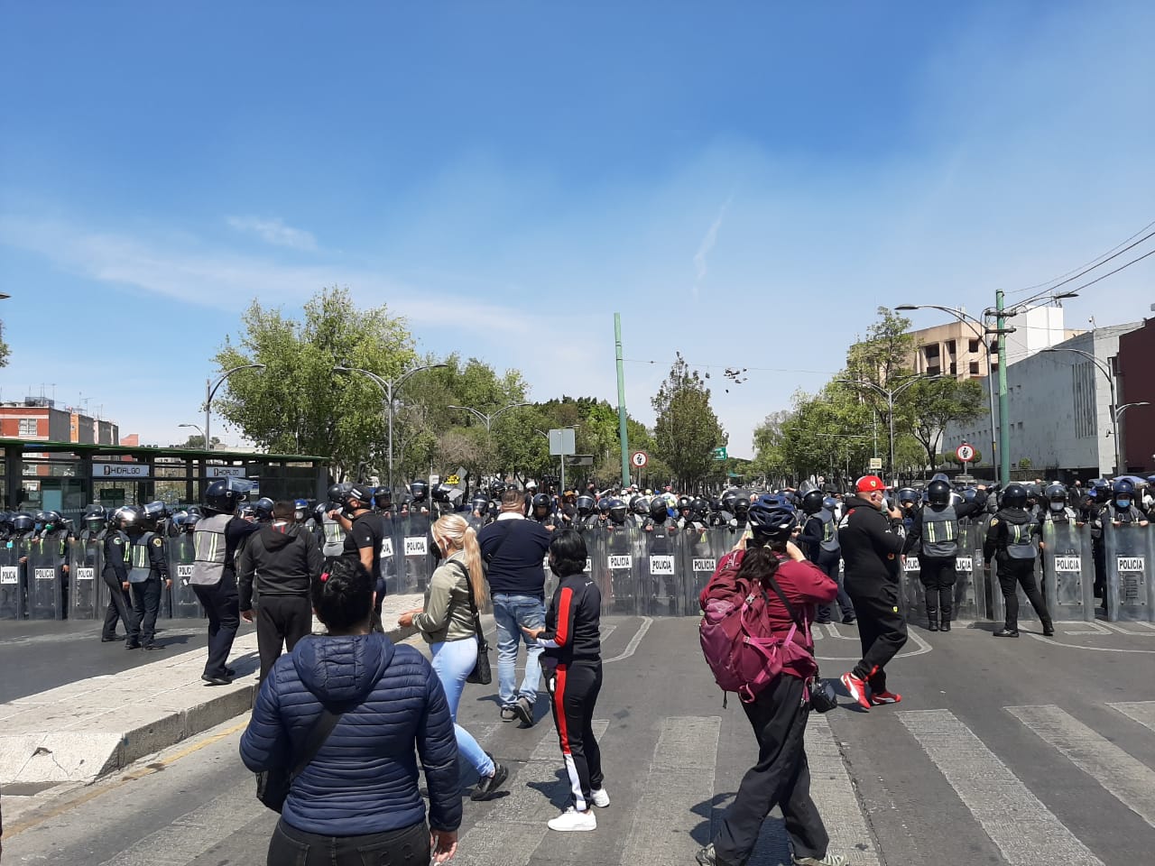 Women's protest on CDMX arrives at the Zocalo without facing cops