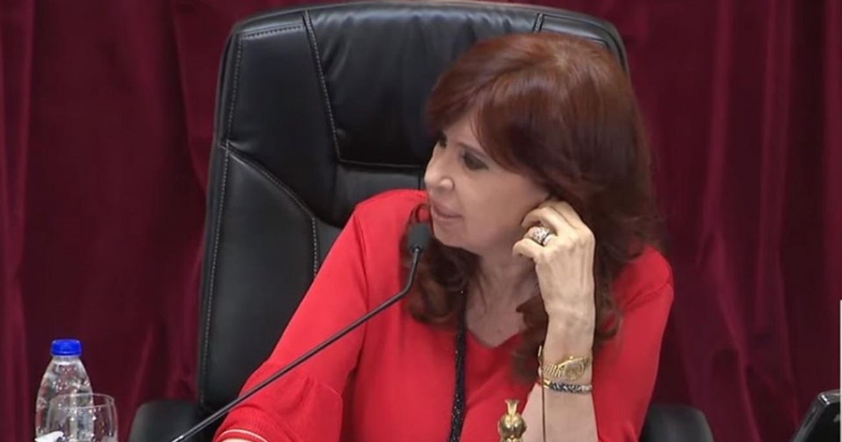CFK enojada con senadores de JxC: "Se portan como barrabravas"