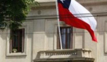Cero tiraje de la chimenea en el Servicio Exterior de Chile: en 30 años solo 8 embajadores han sido formados en democracia