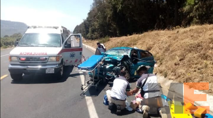 Choque frontal deja dos mujeres muertas y 4 heridos, en la autopista Siglo XXI