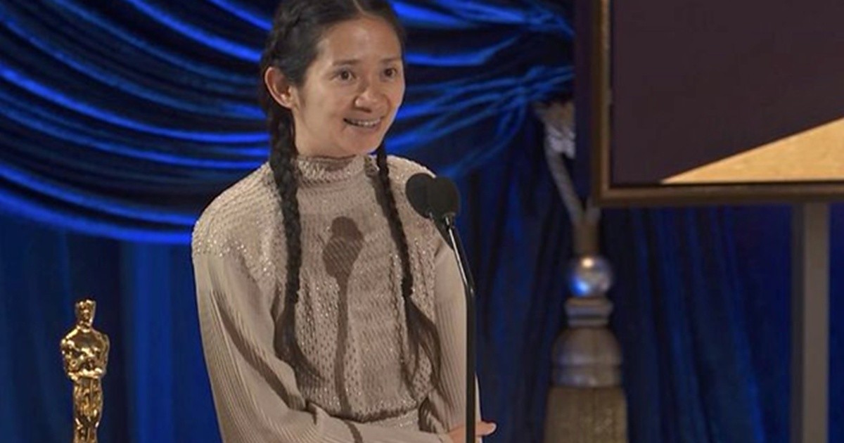 Cloé Zhao se consagró como Mejor Directora en los Oscar por "Nomadland"