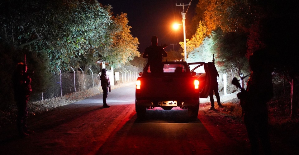 Con drones lanzan granadas contra policías en Aguililla, Michoacán