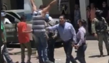 Profesor agredido por gobernador de Michoacán se decide por demandar; dice que es hostigado