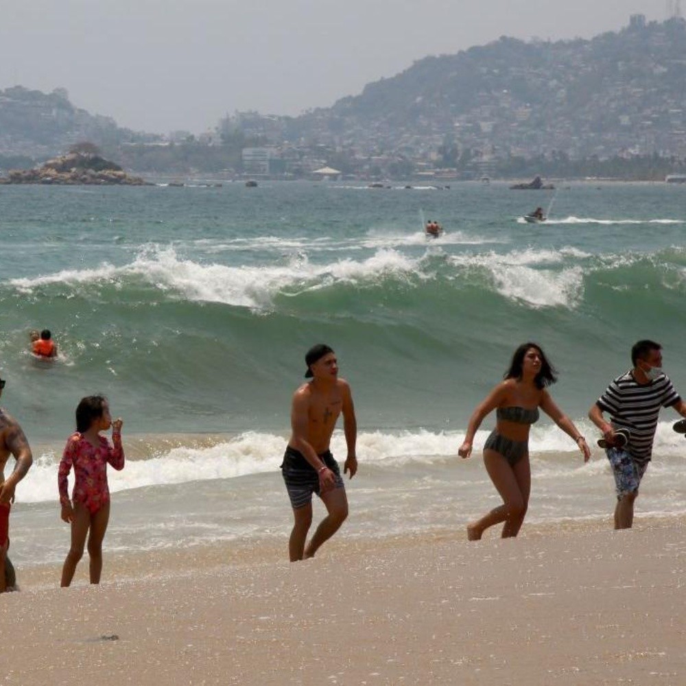 "En el mar la vida es más sabrosa": así lucen las playas de Acapulco durante este Sábado de Gloria