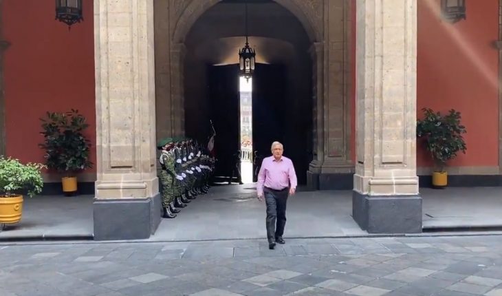 Le llueven críticas por su entrada a Palacio Nacional