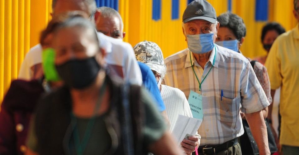 México suma 371 muertes por COVID; van 12 millones de vacunados