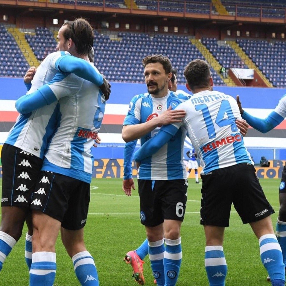 Napoli gana y se acerca a puestos de Champions League