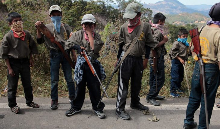 Niños toman armas en Guerrero y exigen el cese de la delincuencia