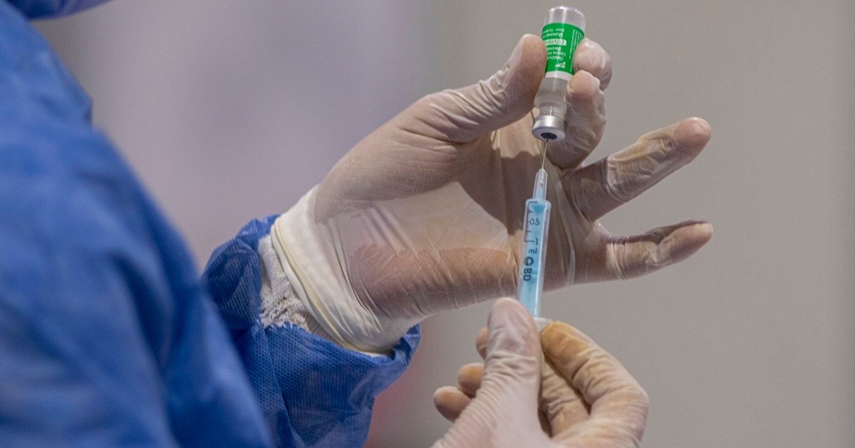 Salud informó que el 0,2% de las personas vacunadas contra el coronavirus se contagió