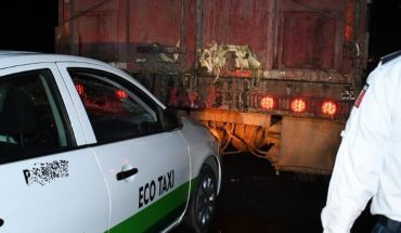 Taxi se impacta contra camión de carga en Los Mochis