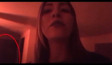 Video: Mujer capta fantasma sin darse cuenta | Vivalavi