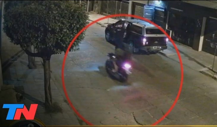 Video: Otro asalto de motochorros en San Justo: lo apuntaron con el arma y le robaron la camioneta