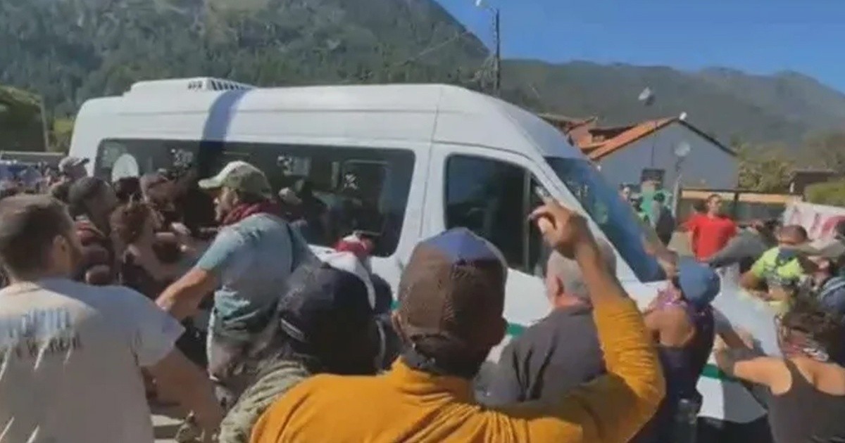 13 people are quoting 13 people for assault on the President in Chubut