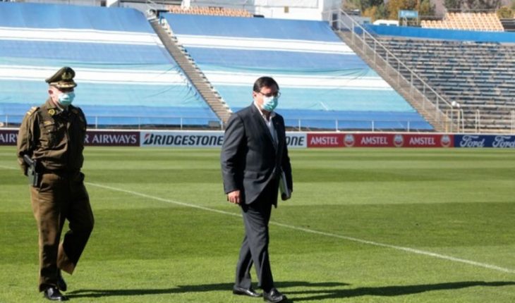 translated from Spanish: Authorities audit the Estadio San Carlos de Apoquindo in the prior duel for the Liberators