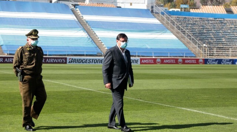 Authorities audit the Estadio San Carlos de Apoquindo in the prior duel for the Liberators