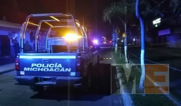 translated from Spanish: Couple traveling on motorbikes are shot dead