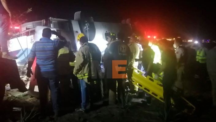 Cinco muertos y varios heridos en volcadura de autobús de turismo en Sahuayo