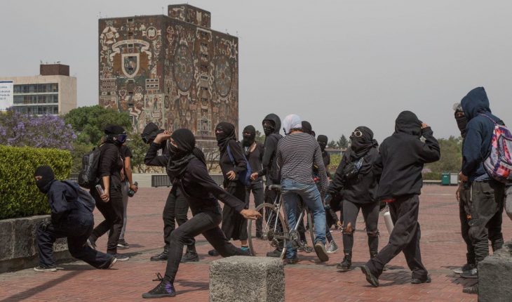 translated from Spanish: Group causes destruction in CU; UNAM says they want to ‘draw attention’