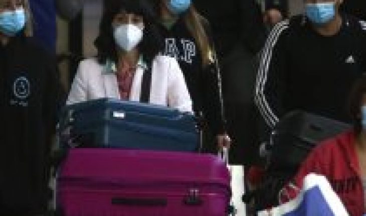 Fedetur pide eliminar el PCR de entrada a Chile ante alta congestión de pasajeros en Aeropuerto de Santiago