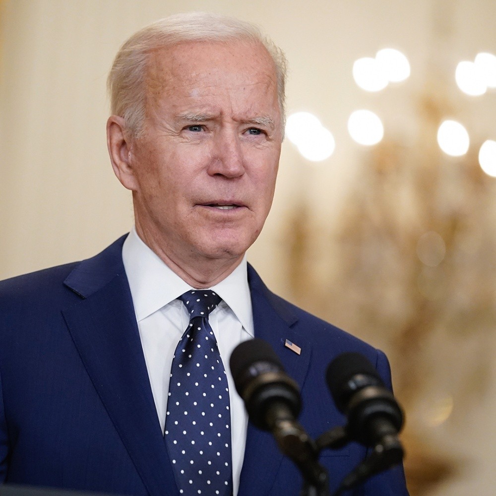 Joe Biden wears mask to announce that its use will no longer be necessary