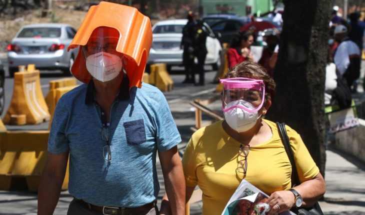 translated from Spanish: Mexico reaches 204,000 COVID deaths and 1,838 cases are added