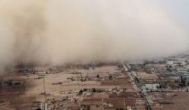 translated from Spanish: Sandstorms confine entire villages in China