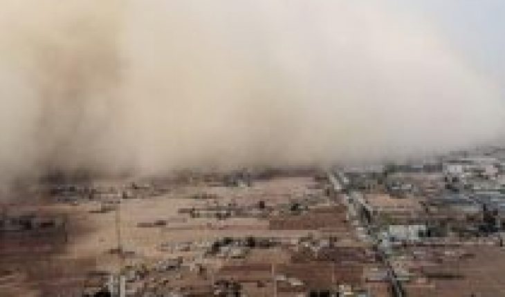 translated from Spanish: Sandstorms confine entire villages in China