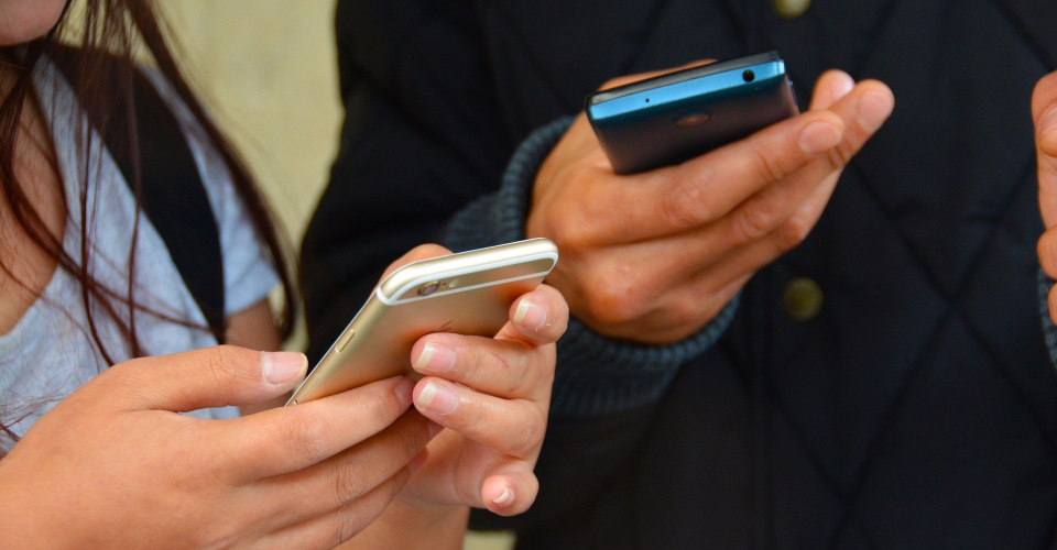 Senate approves creation of mobile phone user standard