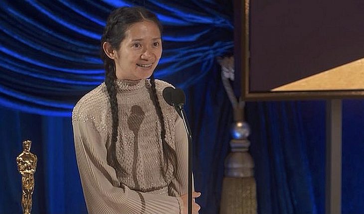 translated from Spanish: The second woman in the history of the awards: Chloé Zhao wins the Academy Award for Best Direction by “Nomadland”