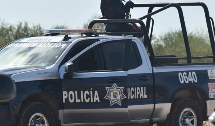 translated from Spanish: They recover stolen car and two units collide in Guasave