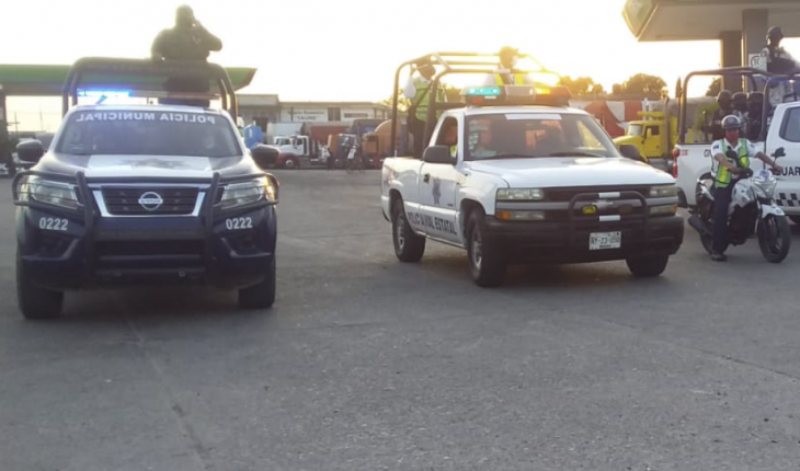 translated from Spanish: Three charred cops are located on the road to the Oaxacan community