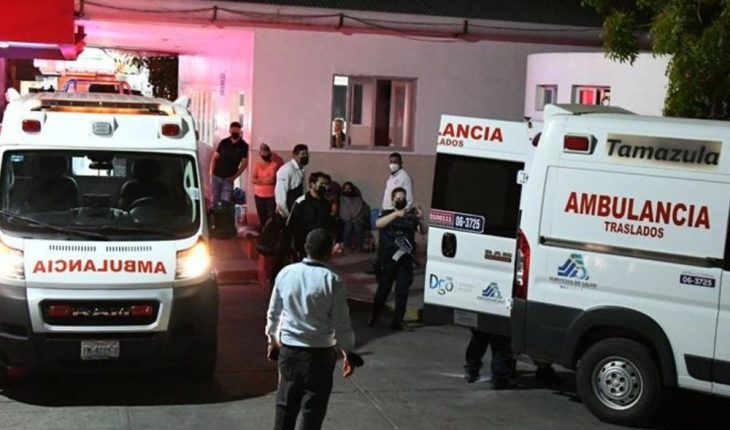 translated from Spanish: Two shot men enter Culiacán hospital